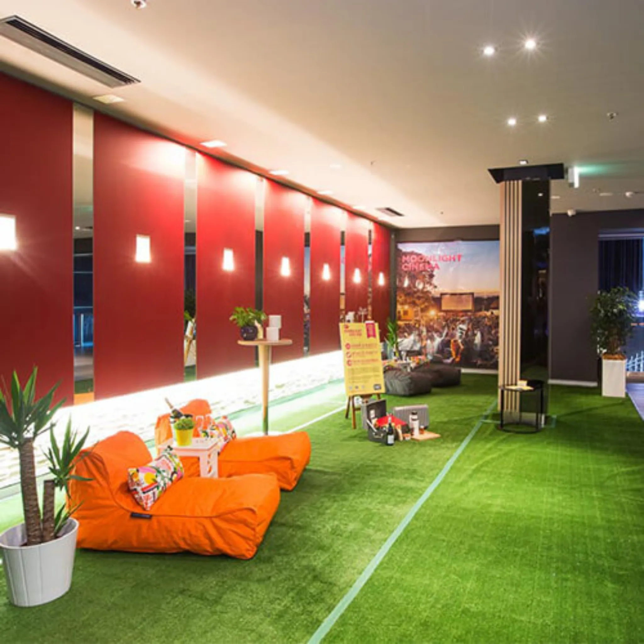 Studio Lounger - Outdoor/Interior